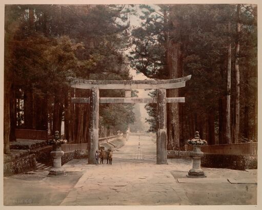 Nikko torii stillfried.jpg