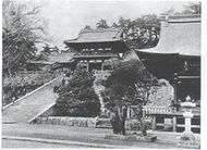 Hachiman shrine in Kamakura.jpg