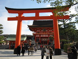 Torii am Eingang zum Fushimi Inari-Taisha.JPG