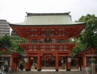 Shrine Ikuta gate.jpg