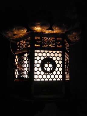 Kasuga lanterns1.jpg