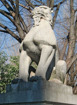 Yasukuni komainu.jpg